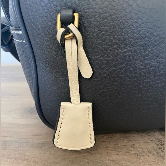 J. Crew Signet crossbody purse in gray pebbled leather - Picture 6 of 14